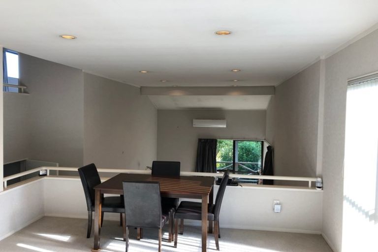 Photo of property in 27 Pinewood Grove, Botany Downs, Auckland, 2010