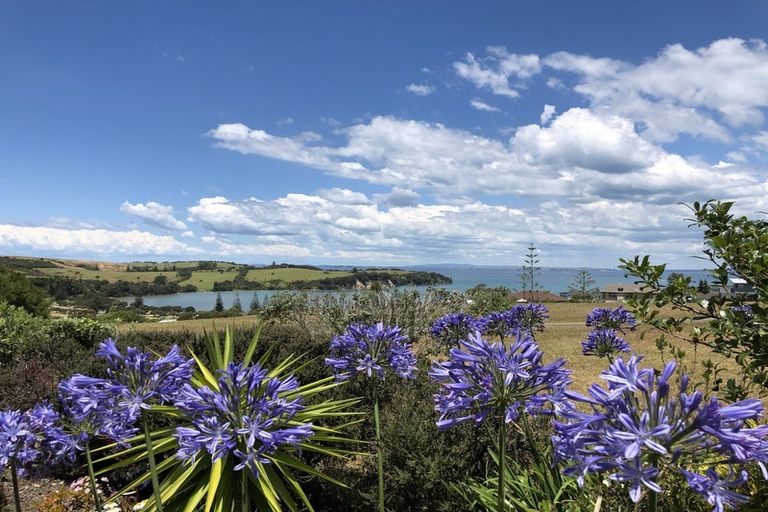 Photo of property in 1415 Whangaparaoa Road, Army Bay, Whangaparaoa, 0930