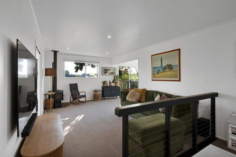 Photo of property in 17 Linda Street, Oakura, 4314