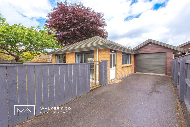 Photo of property in 2 Bathurst Street, Heretaunga, Upper Hutt, 5018