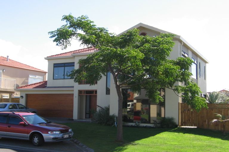 Photo of property in 6 Tollana Road, Te Atatu Peninsula, Auckland, 0610