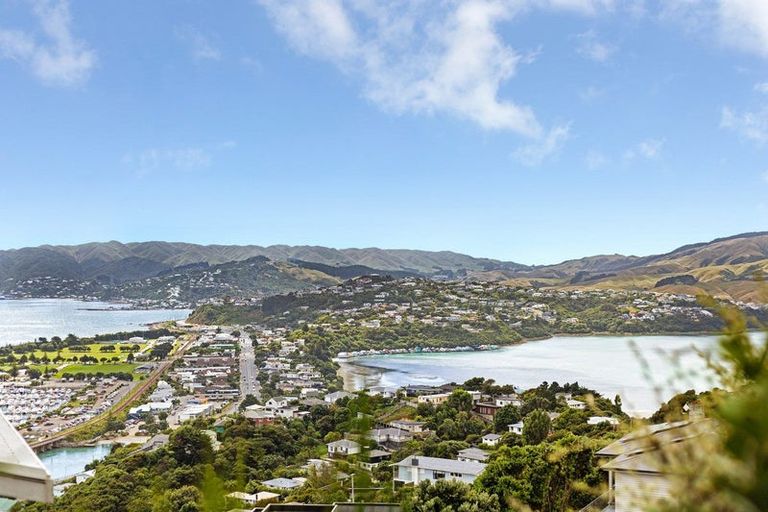 Photo of property in 4 Karoro Place, Paremata, Porirua, 5024