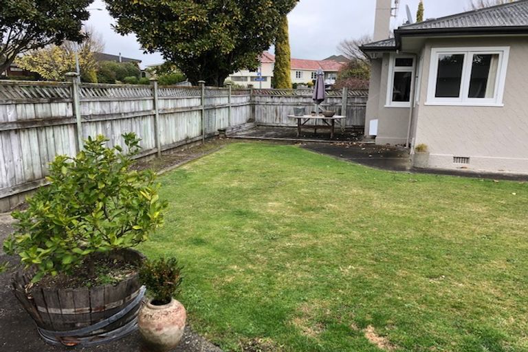 Photo of property in 1 Woodstock Place, Hokowhitu, Palmerston North, 4410