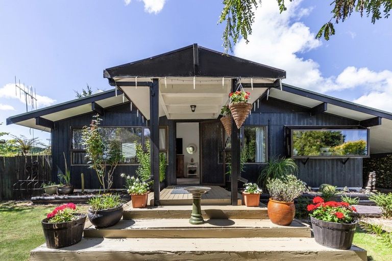 Photo of property in 2 Epping Place, Richmond Heights, Taupo, 3330