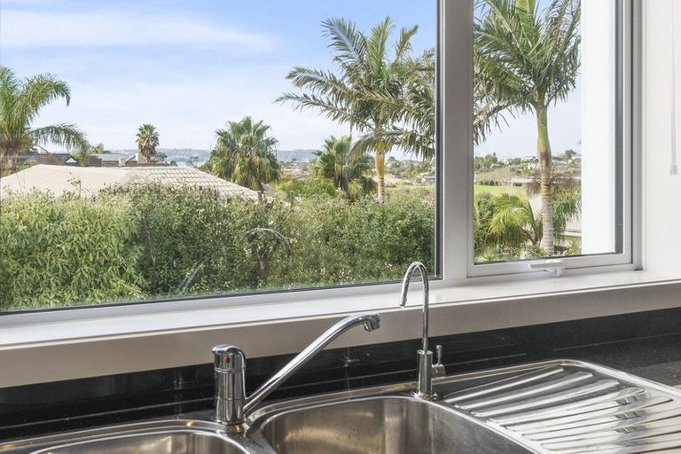 Photo of property in 100 Picasso Drive, West Harbour, Auckland, 0618