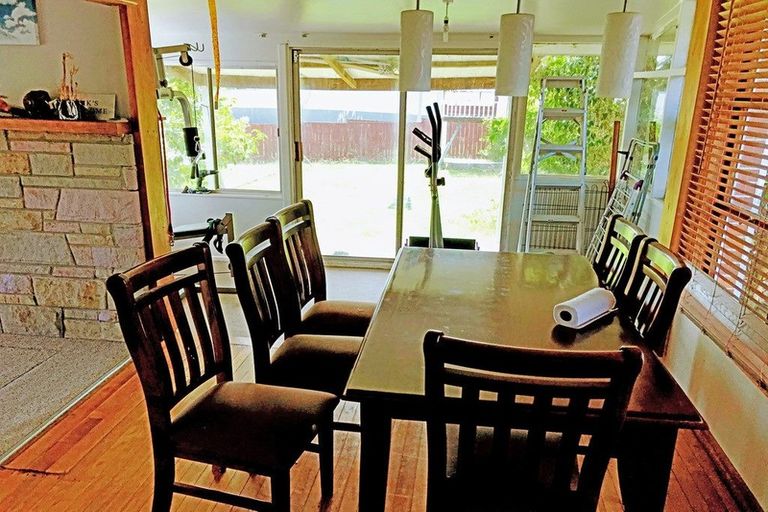 Photo of property in 28 Woodford Avenue, Henderson, Auckland, 0610