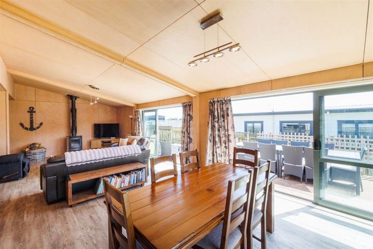 Photo of property in 35 Barling Street, Himatangi Beach, Foxton, 4891