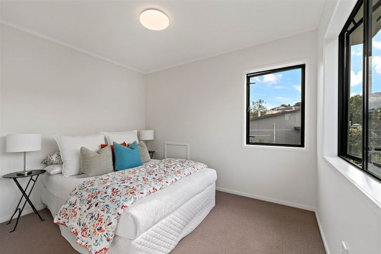 Photo of property in 21 Macnay Way, Murrays Bay, Auckland, 0630