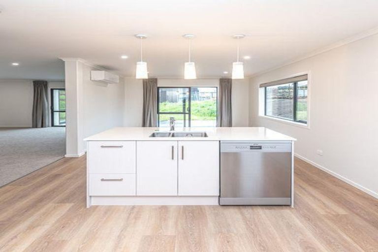 Photo of property in 32 Tirimoana Place, Otamatea, Whanganui, 4501