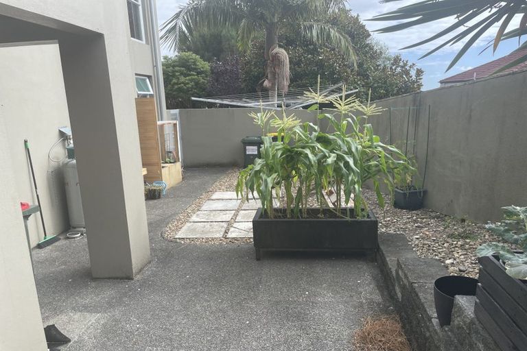 Photo of property in 17 Mansion Court, West Harbour, Auckland, 0618