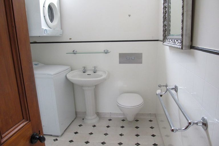 Photo of property in 15 Dee Street, Island Bay, Wellington, 6023