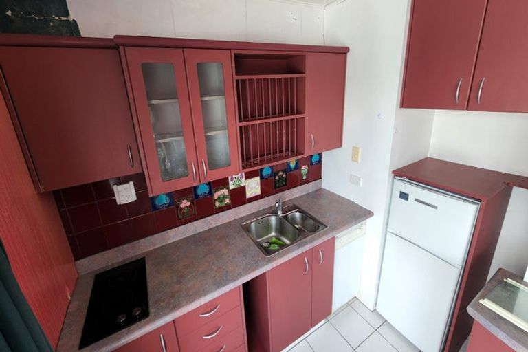 Photo of property in Churchill Flats, 213 The Terrace, Wellington Central, Wellington, 6011