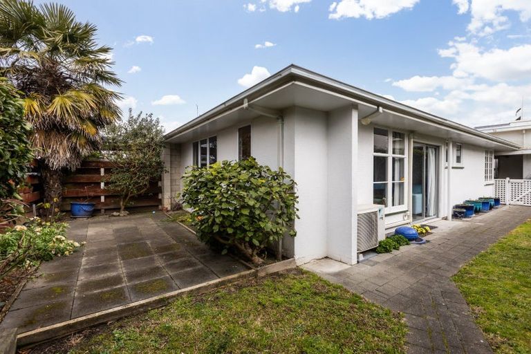 Photo of property in 3/10 Meeanee Quay, Westshore, Napier, 4110