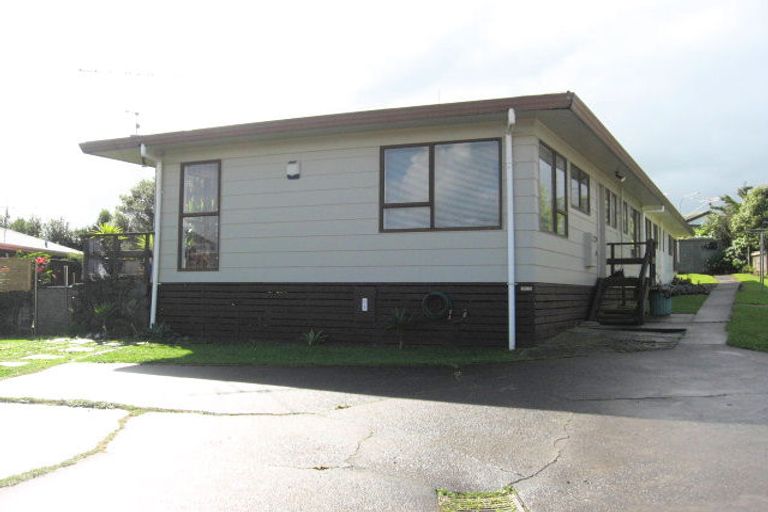 Photo of property in 6a Ballater Place, Highland Park, Auckland, 2010