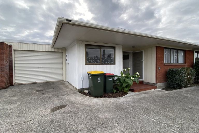Photo of property in 2/76 Wellington Street, Howick, Auckland, 2014