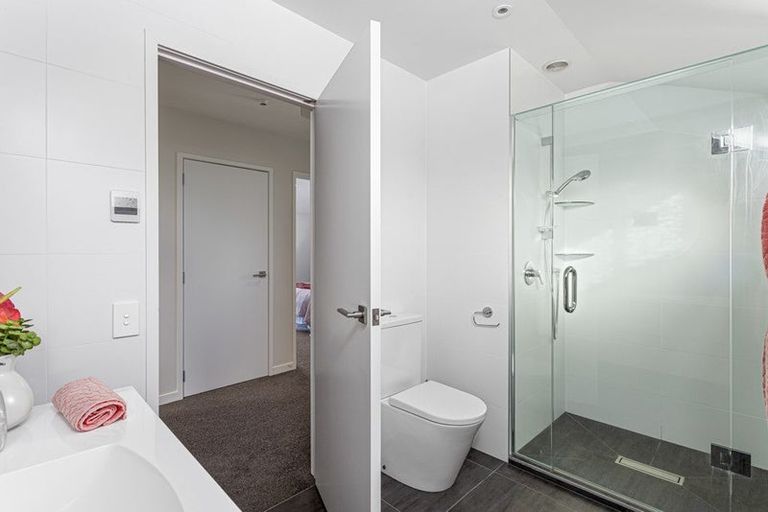 Photo of property in 174c Archers Road, Glenfield, Auckland, 0629