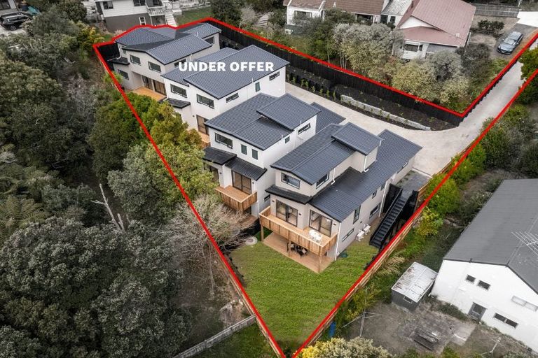 Photo of property in 11a Dianthus Place, Browns Bay, Auckland, 0630