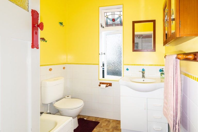 Photo of property in 26 Resolution Street, Lyall Bay, Wellington, 6022