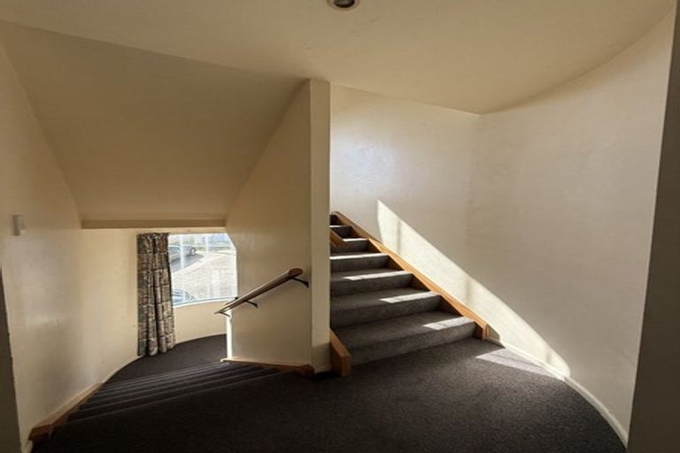 Photo of property in 5 Oak Grove, Mount Cook, Wellington, 6011