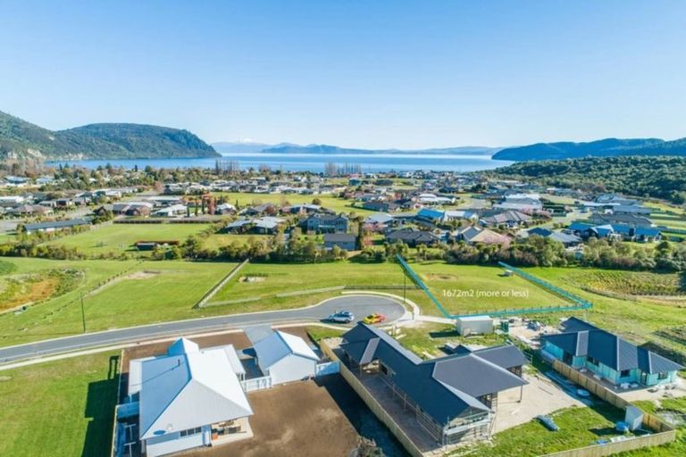 Photo of property in 9 Pukatea Lane, Kinloch, Taupo, 3377