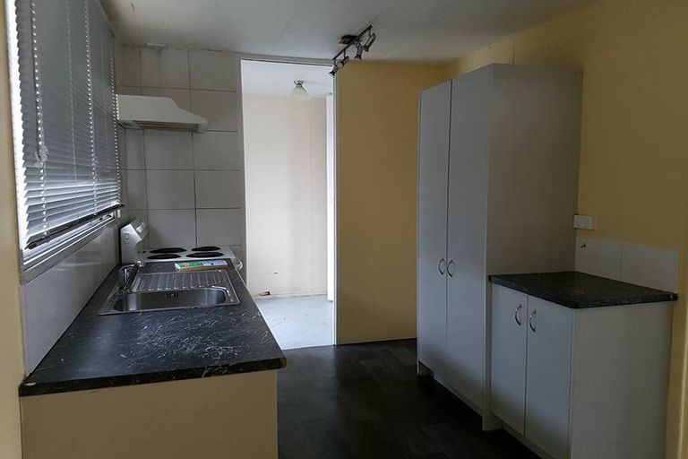 Photo of property in 2/12 Barneys Farm Road, Clendon Park, Auckland, 2103