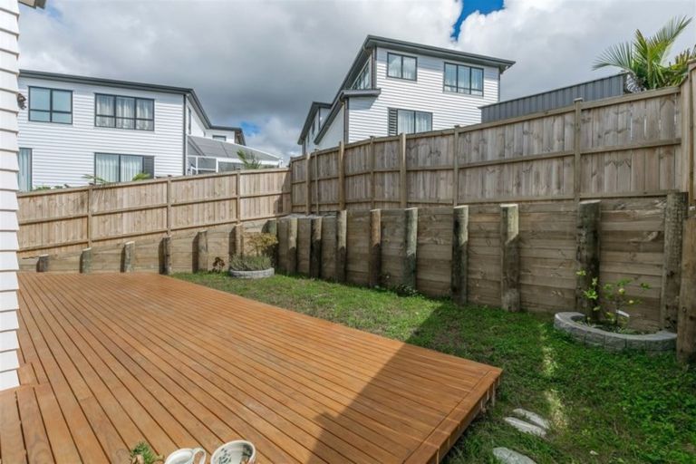 Photo of property in 7 Colliston Rise, Pinehill, Auckland, 0632
