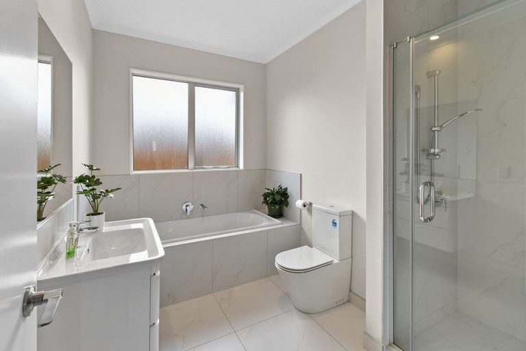 Photo of property in 3 Papaview Road, Papakura, 2110