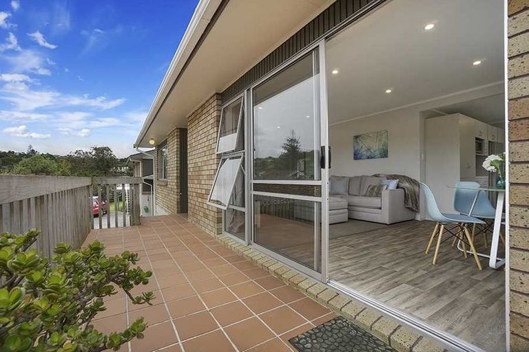 Photo of property in 1/17 Sandiacre Way, Browns Bay, Auckland, 0630