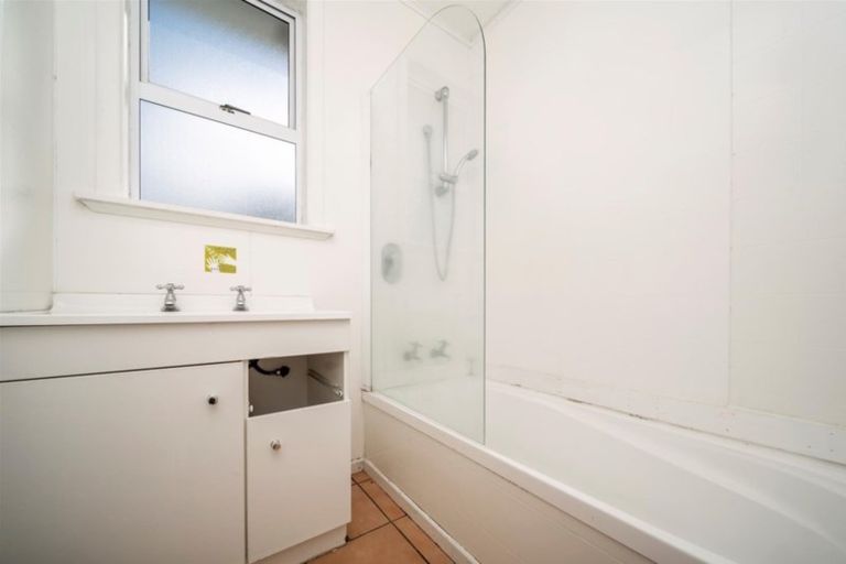 Photo of property in 5 Charles Major Place, Hawera, 4610