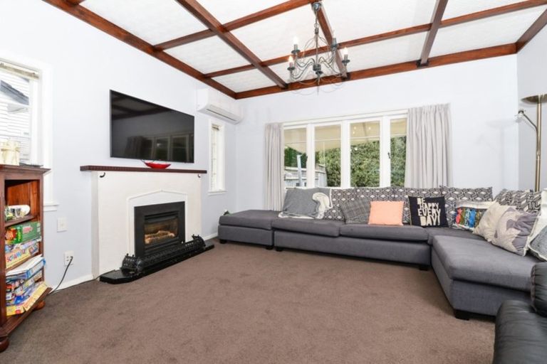 Photo of property in 15 Windsor Road, Maeroa, Hamilton, 3200