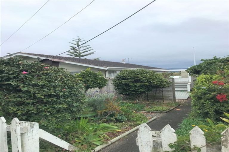 Photo of property in 134 Waimumu Road, Massey, Auckland, 0614