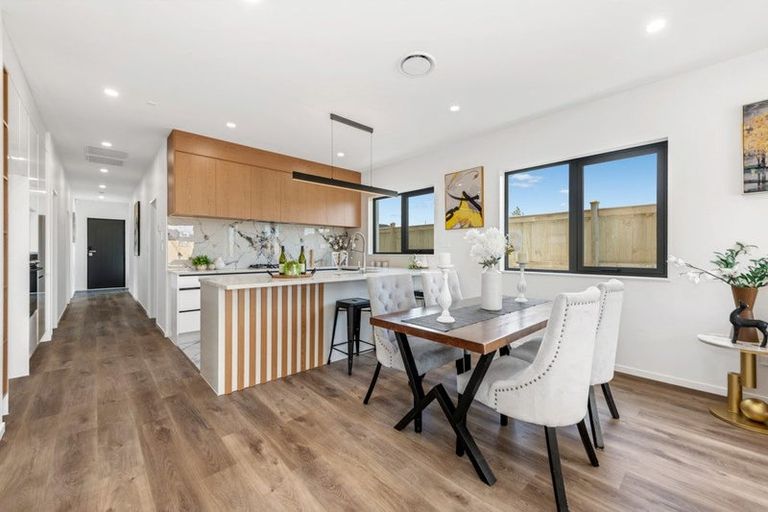 Photo of property in 4 Ngakau Road, Karaka, 2113