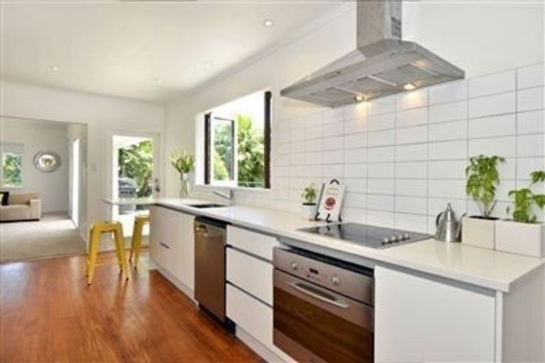 Photo of property in 1/19 Brook Street, Milford, Auckland, 0620