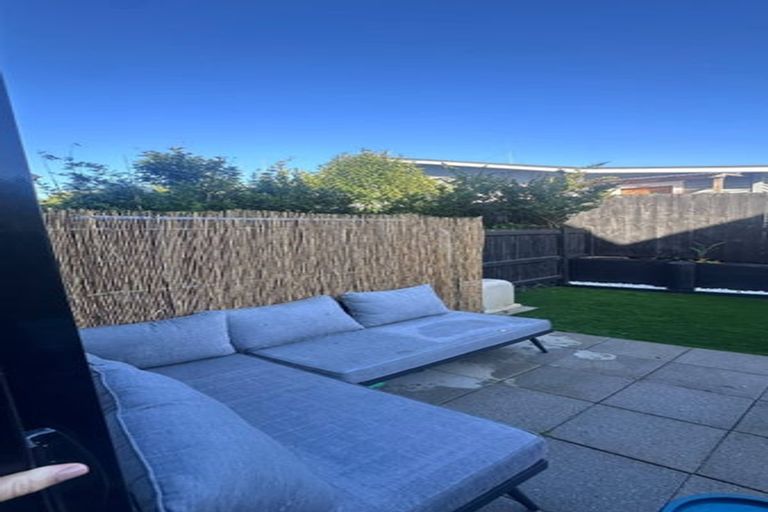 Photo of property in 8 Wharara Lane, Massey, Auckland, 0614