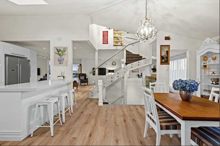 Photo of property in 1/36 Seaview Road, Castor Bay, Auckland, 0620