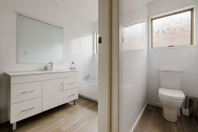 Photo of property in 10 Madill Road, St Andrews, Hamilton, 3200