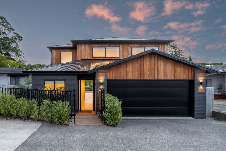 Photo of property in 25a Marvon Downs Avenue, Pakuranga Heights, Auckland, 2010
