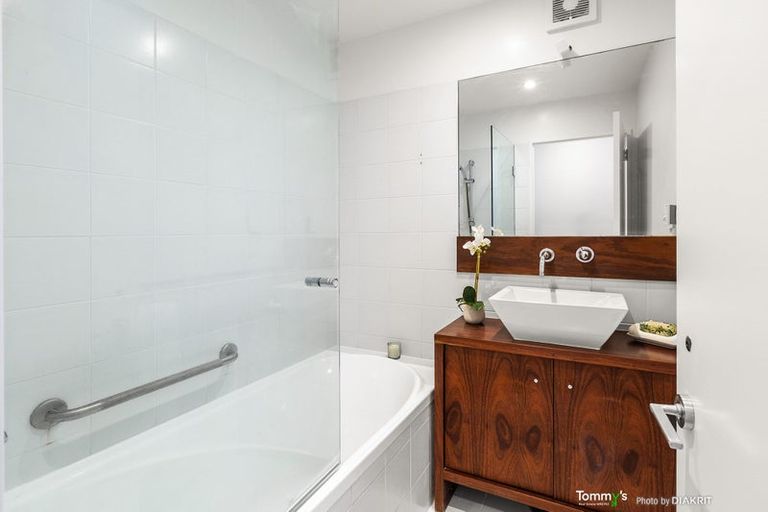 Photo of property in 3/14 Oriental Terrace, Oriental Bay, Wellington, 6011