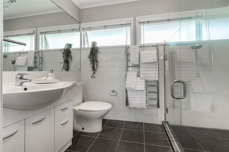 Photo of property in 136 Clovelly Road, Bucklands Beach, Auckland, 2012