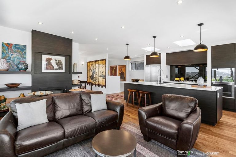 Photo of property in 122 Nicholson Road, Khandallah, Wellington, 6035