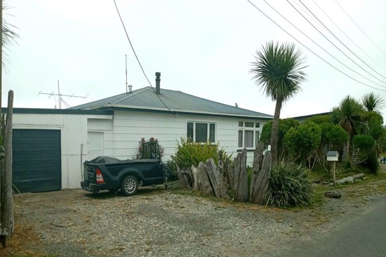 Photo of property in 5 Bluecliffs Beach Road, Papatotara, Tuatapere, 9691
