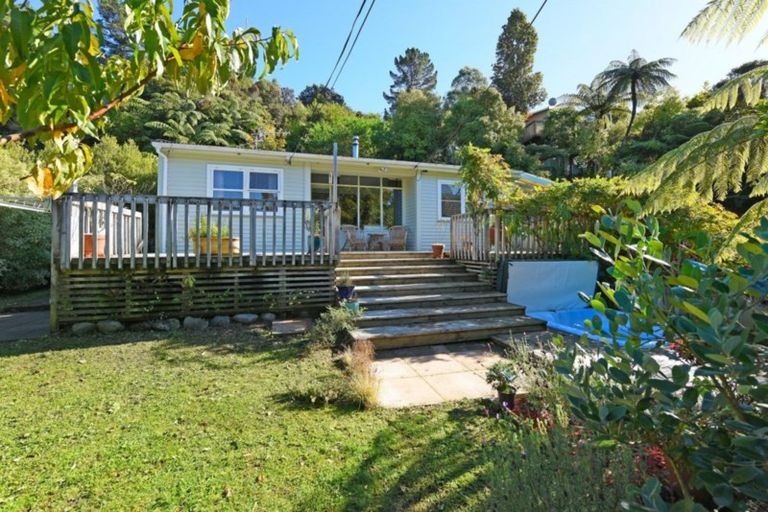 Photo of property in 82 Wyndham Road, Pinehaven, Upper Hutt, 5019