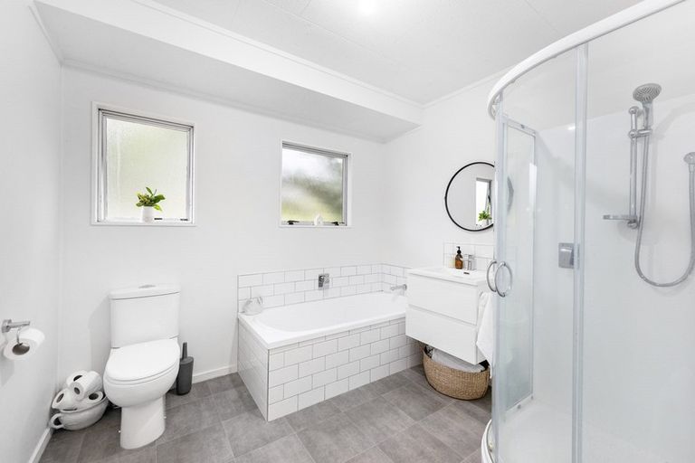 Photo of property in 1/150 Seabrook Avenue, New Lynn, Auckland, 0600