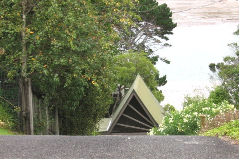 Photo of property in 2/31 Telstar Place, Beach Haven, Auckland, 0626