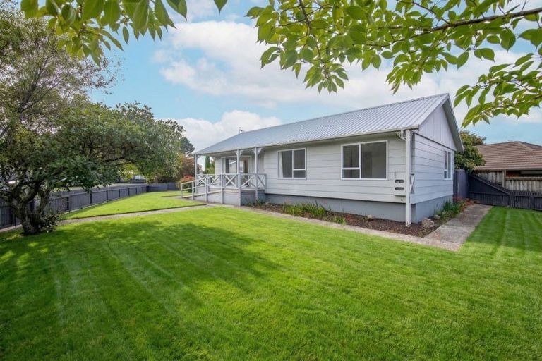 Photo of property in 1 Augustus Earle Place, Pukehangi, Rotorua, 3015