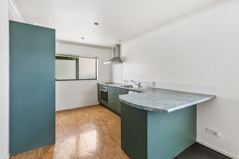 Photo of property in 8/17 Harbour View Road, Te Atatu Peninsula, Auckland, 0610