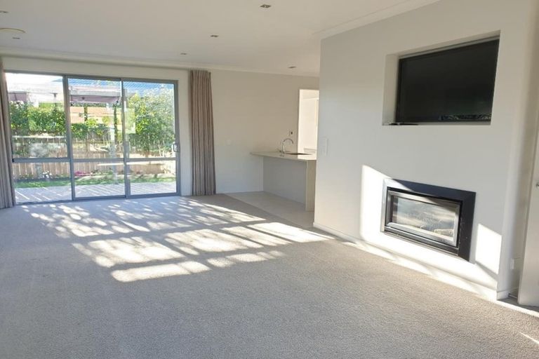 Photo of property in 5 Kelmore Place, Schnapper Rock, Auckland, 0632