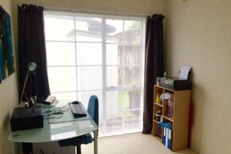 Photo of property in 10/169 Whites Line East, Waiwhetu, Lower Hutt, 5010