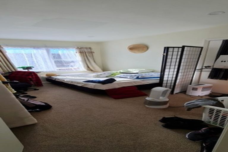 Photo of property in 72 Stewart Drive, Newlands, Wellington, 6037