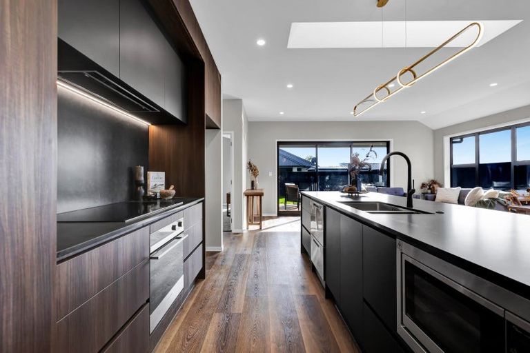 Photo of property in 6 Oliver O'leary Way, Westown, New Plymouth, 4310